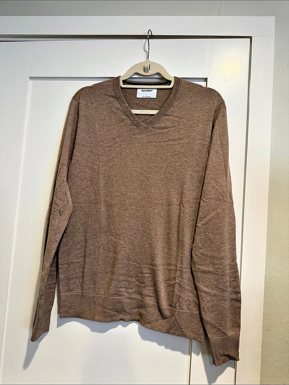Old Navy V-Neck Sweater in Brown